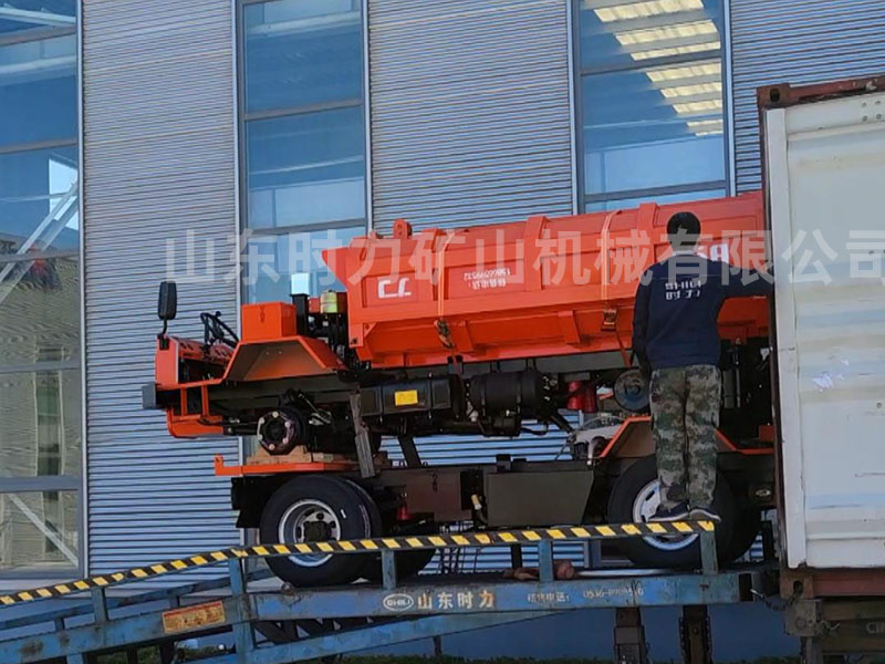 4臺5噸井下自卸車出口裝柜