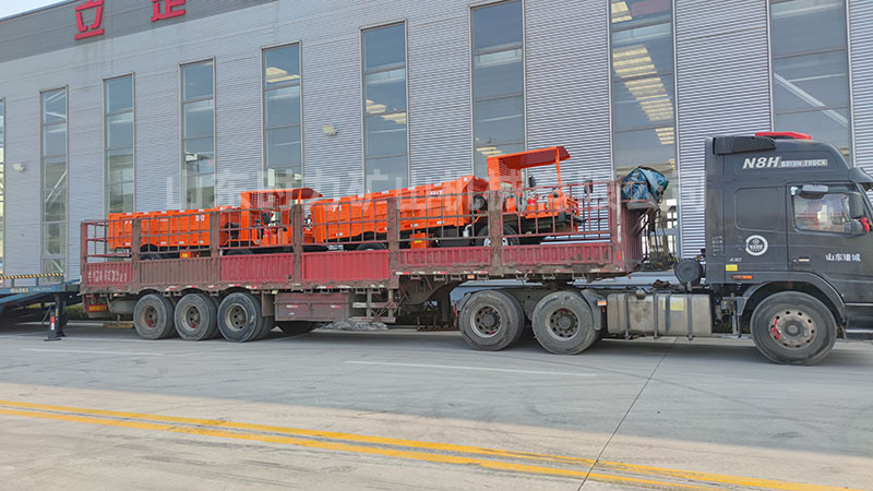 2臺uq-8井下自卸車發往湖南