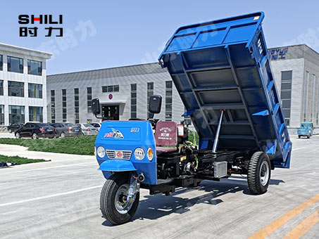 加長(zhǎng)三開(kāi)門方斗貨箱三輪